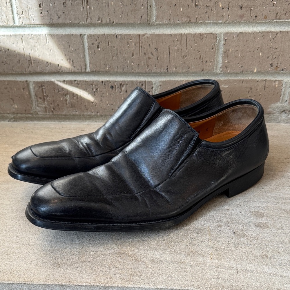 Magnanni mens 9 D black solid leather slip on loafer dress shoes EUC